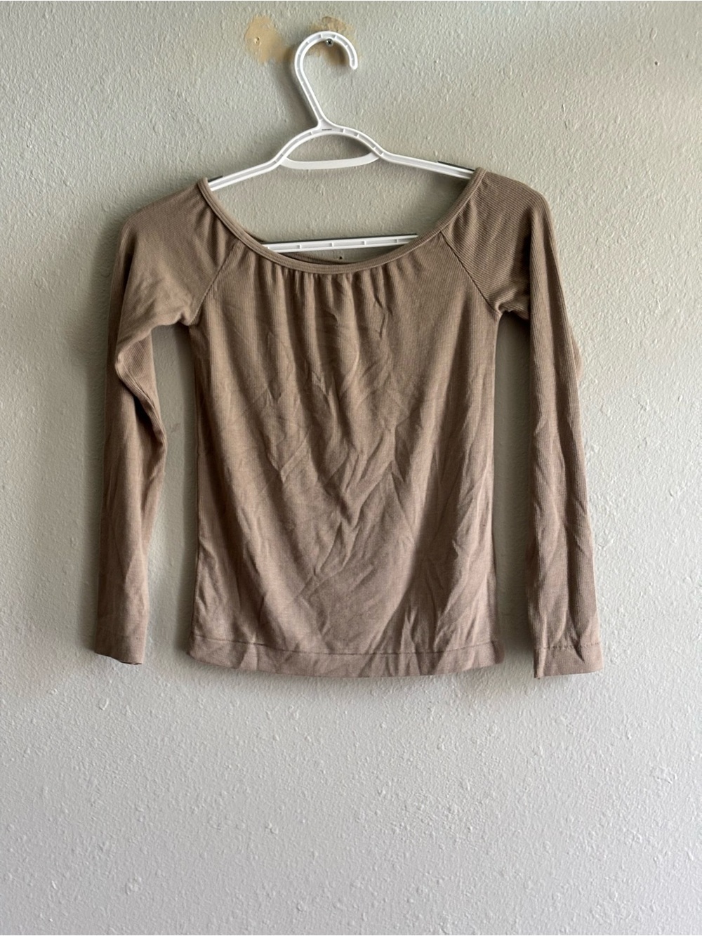 John Elliott Women's Lightweight Scoop Neck Long-Sleeve Top in Taupe